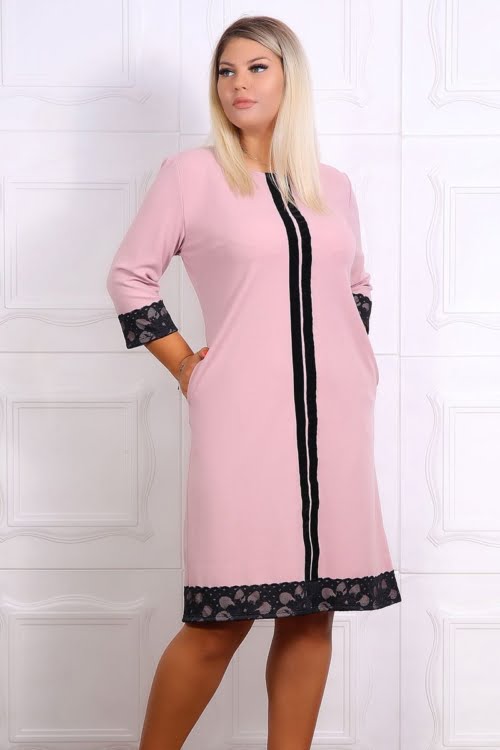 212 copy - Rochie usor evazata accesorizata cu dantela roze