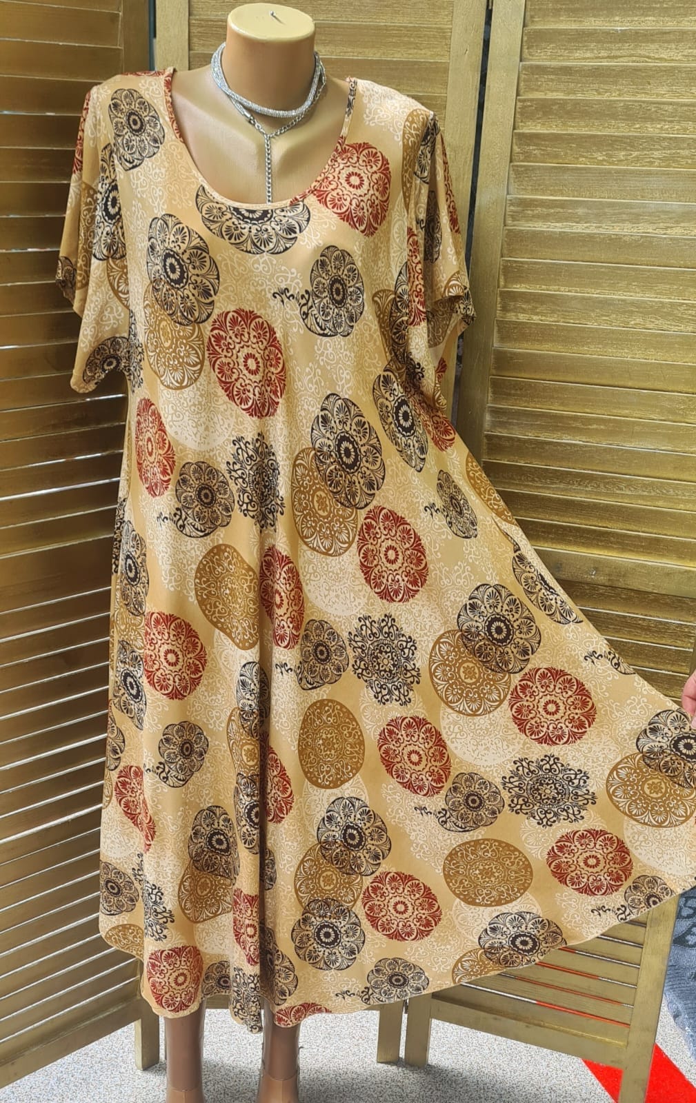 WhatsApp Image 2025 03 05 at 10.25.22 5 - Rochie Maxi din Vascoza cod 0016