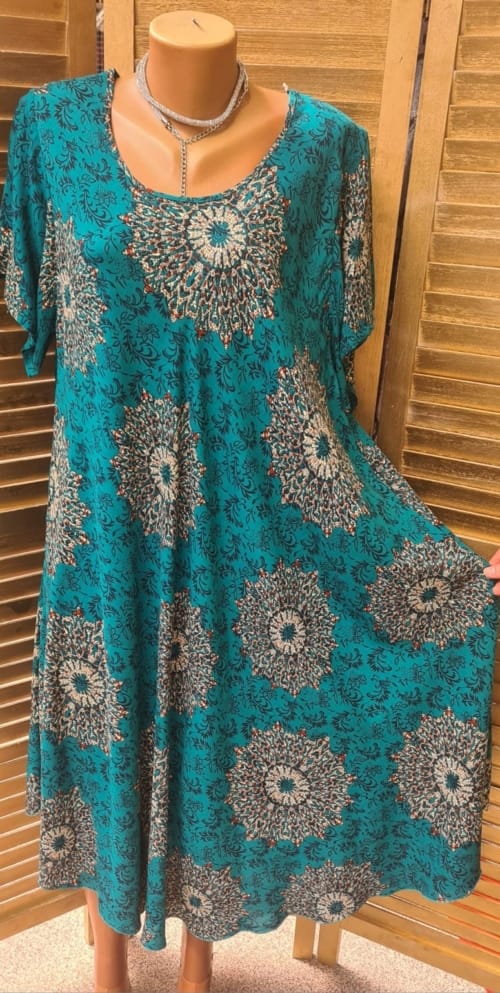 WhatsApp Image 2025 03 05 at 10.25.23 9 - Rochie Maxi din Vascoza cod 0027