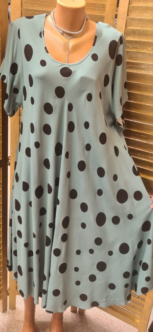 WhatsApp Image 2025 03 05 at 10.25.26 10 - Rochie Maxi din Vascoza cod 0049