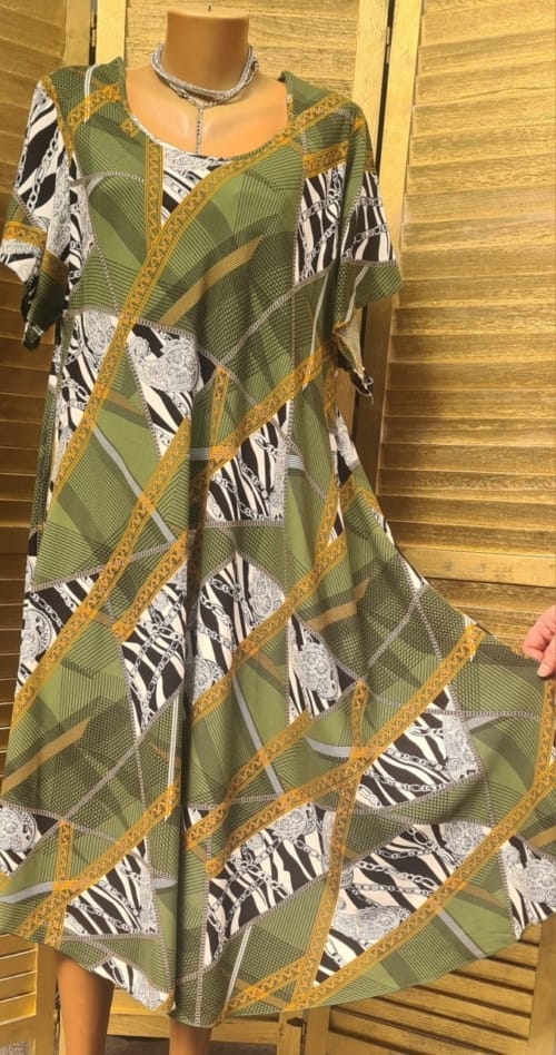 WhatsApp Image 2025 03 05 at 10.25.27 3 - Rochie Maxi din Vascoza cod 0053