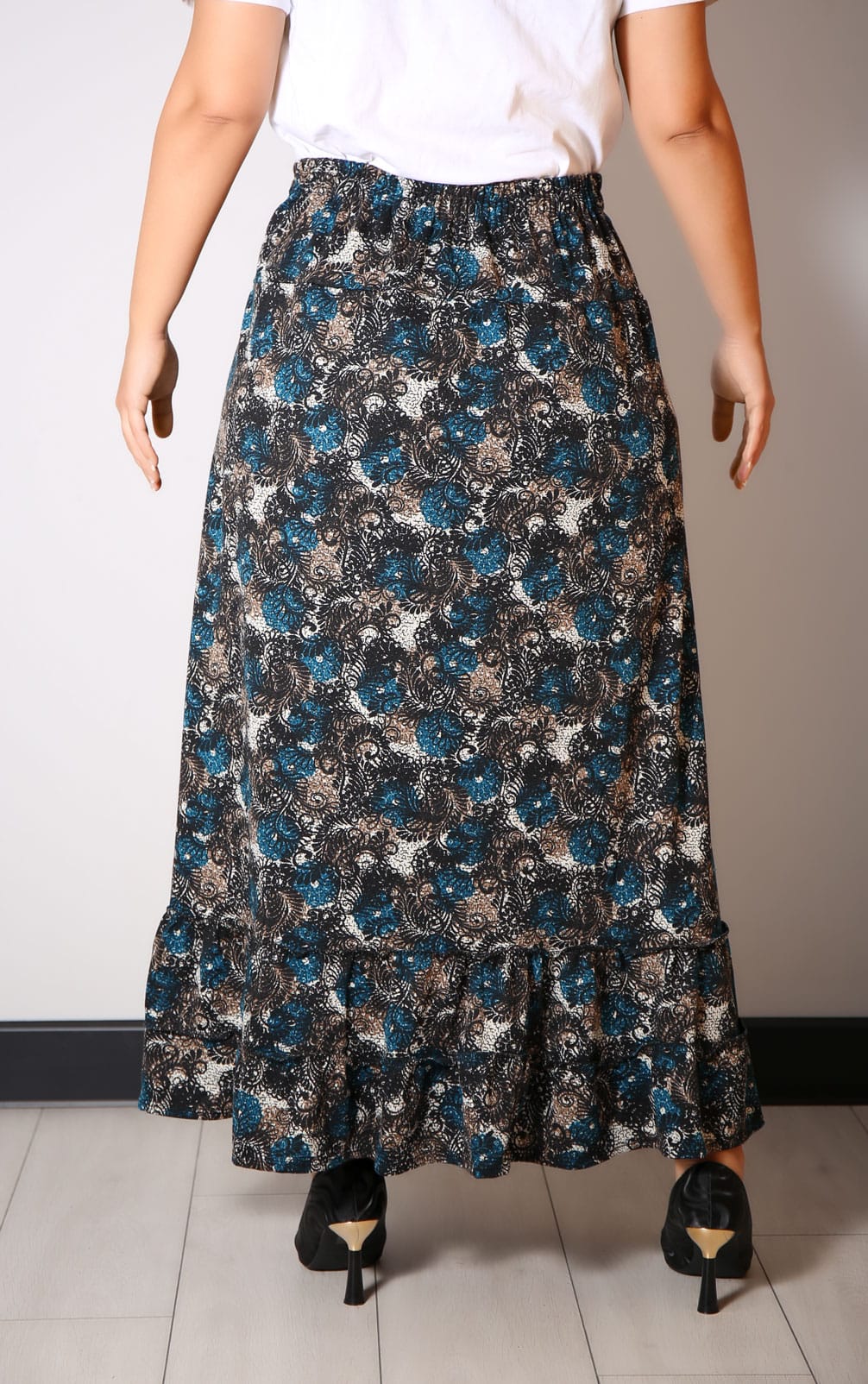 Fusta Lunga cu Volan si Nasturi 001 3 - Fusta Lunga cu Volan si Nasturi 001 Fusta Lunga cu Volan si Nasturi 001 - imagine 3