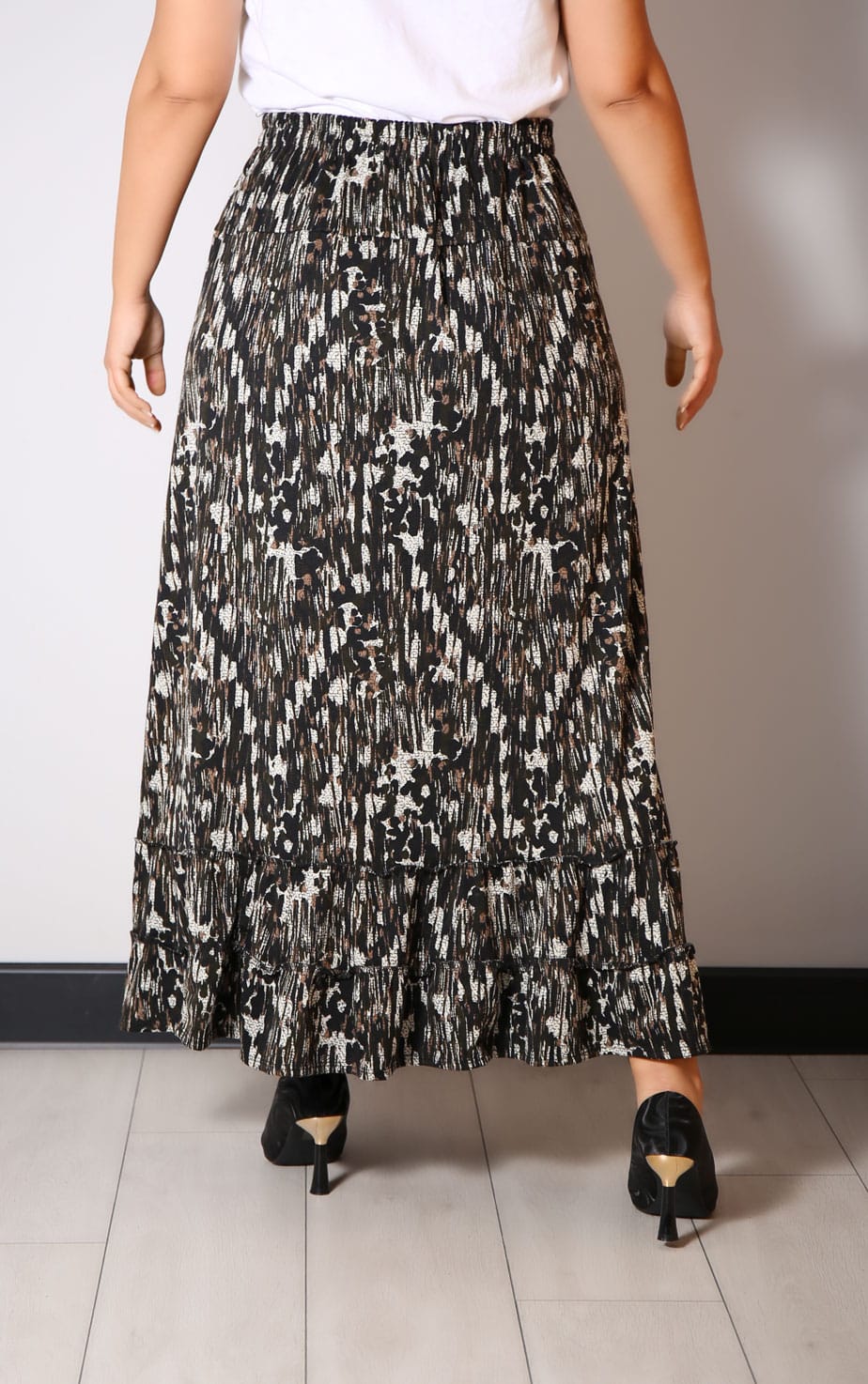 Fusta Lunga cu Volan si Nasturi 004 3 - Fusta Lunga cu Volan si Nasturi 004 Fusta Lunga cu Volan si Nasturi 004 - imagine 3